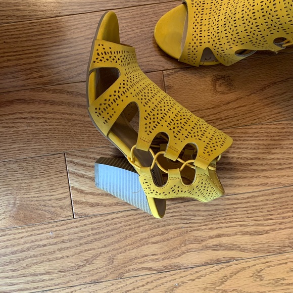 Women’s summer pumps - Picture 1 of 3